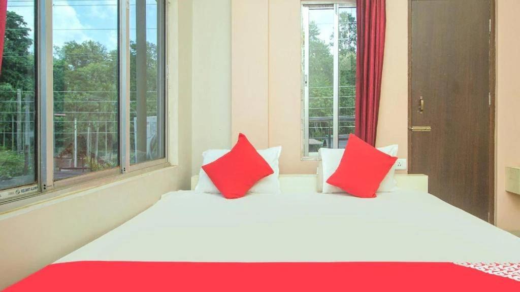 Green Earth Resort Lataguri Bagian luar foto